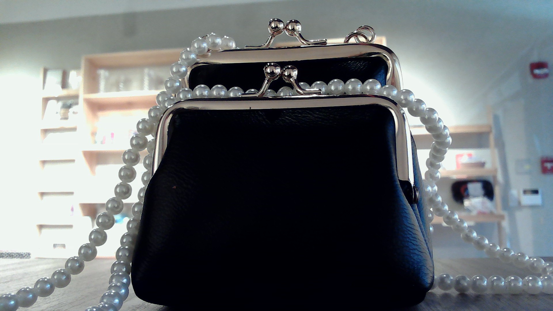 CARTERA CON CORREA